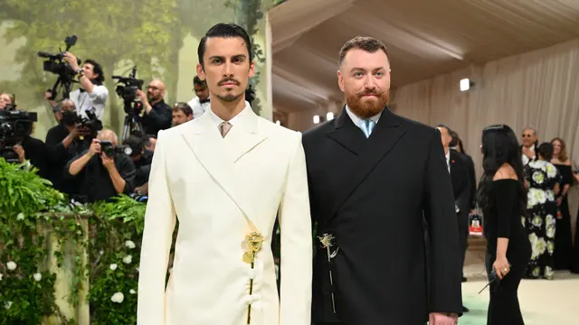 Sam Smith dan Christian Cowan. (Angela WEISS / AFP).