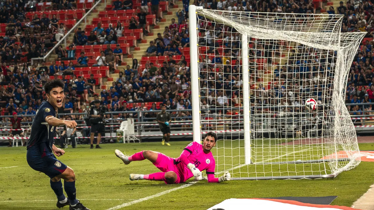Selebrasi pemain Thailand saat menjebol gawang Filipina di semifinal Piala AFF 2024