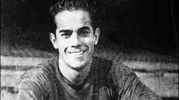 Jesus Maria Pereda adalah pemain Spanyol yang meraih sepatu emas Piala Eropa 1964 dengan 2 gol. Sebenarnya ada dua pemain Hungaria yang juga mencetak 2 gol, tapi Pereda yang terpilih mendapatkan sepatu emas. (www.squawka.com)