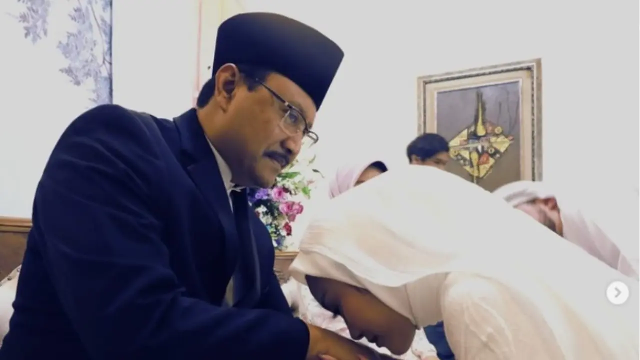 Putri Mensos Gus Ipul Gelar Resepsi Pernikahan Sederhana di Rumah
