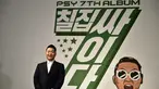 Penyanyi Psy berpose saat konferensi pers untuk mempromosikan album ketujuhnya di sebuah hotel di Seoul (30/11). Psy akan merilis album ketujuh yang berjudul ‘7th Album Cider pada tanggal 1 Desember 2015. (AFP PHOTO/ JUNG YEON-JE)