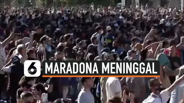 Peti mati jenazah legenda sepak bola Maradona melintasi jalanan kota Buenos Aires hari Kamis (26/11) waktu setempat. iring-iringan kendaraan jenazah Maradona disabut puluhan ribu warga yang ingin berikan penghormatan terakhir.