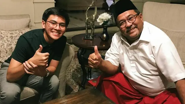 6 Potret Kebersamaan Rey Bong dan Rano Karno, Bak Anak Kandung