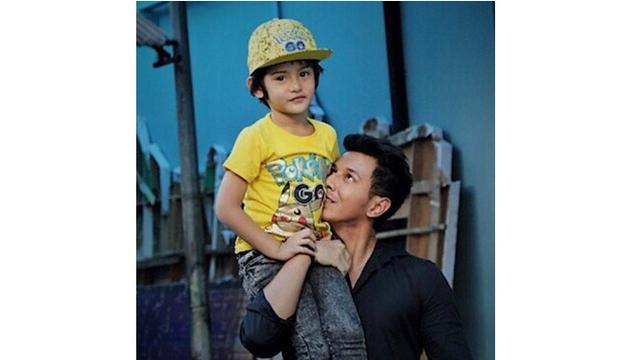 7 Potret Keakraban Sonny Septian dan King Faaz Arafiq, Kompak Banget