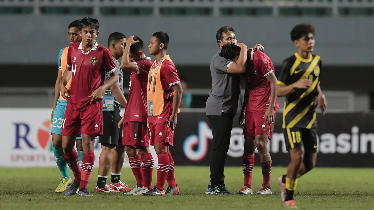 Foto: Arkhan Kaka Menangis Usai Timnas Indonesia U-17 Dibantai Malaysia