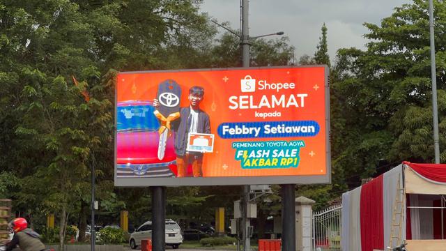 Hoki Banget, Baliho & LED Pemenang Mobil Flash Sale Shopee Terpampang di Cimahi