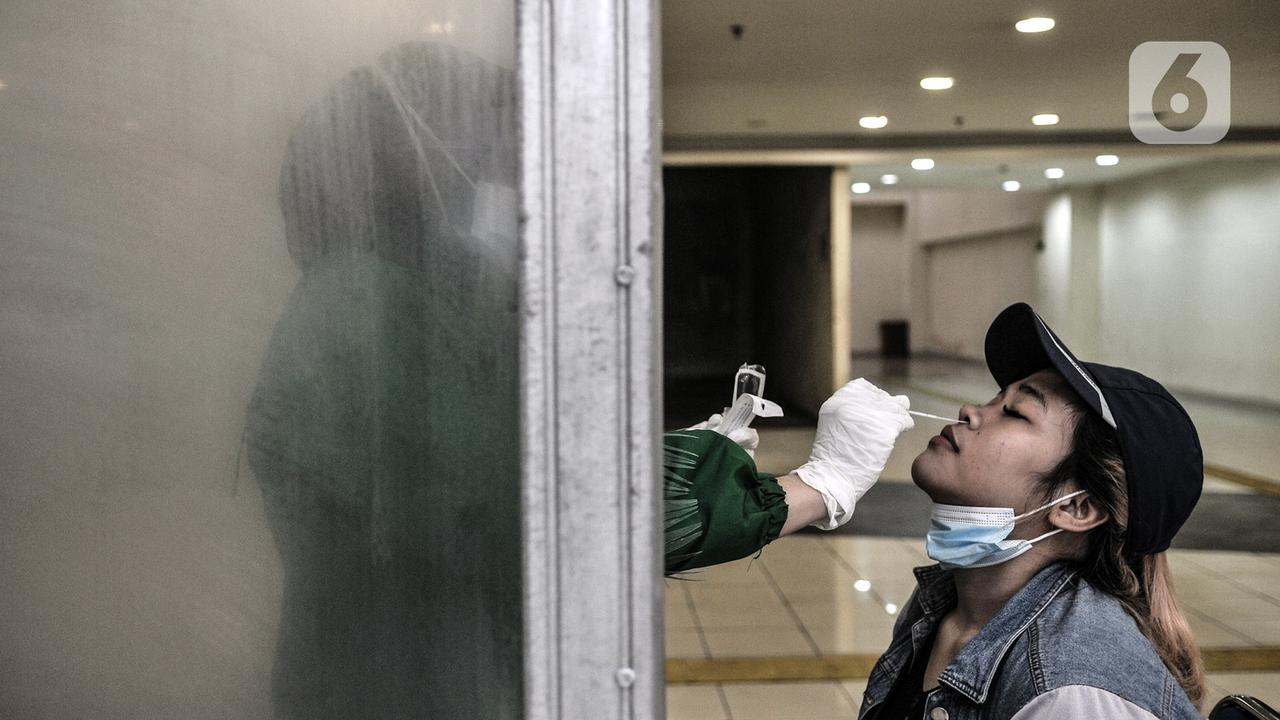 FOTO: Rapid Test Antigen COVID-19 Penumpang Bus AKAP di Terminal Pulogebang