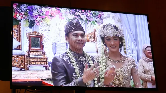[Bintang] Raditya Dika dan Anissa Aziza