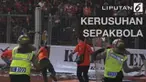 Fanatisme dalam sepakbola adalah hal yang biasa, tapi kadangkala hal itu malah berbuah pada perbuatan yang merugikan orang lain.