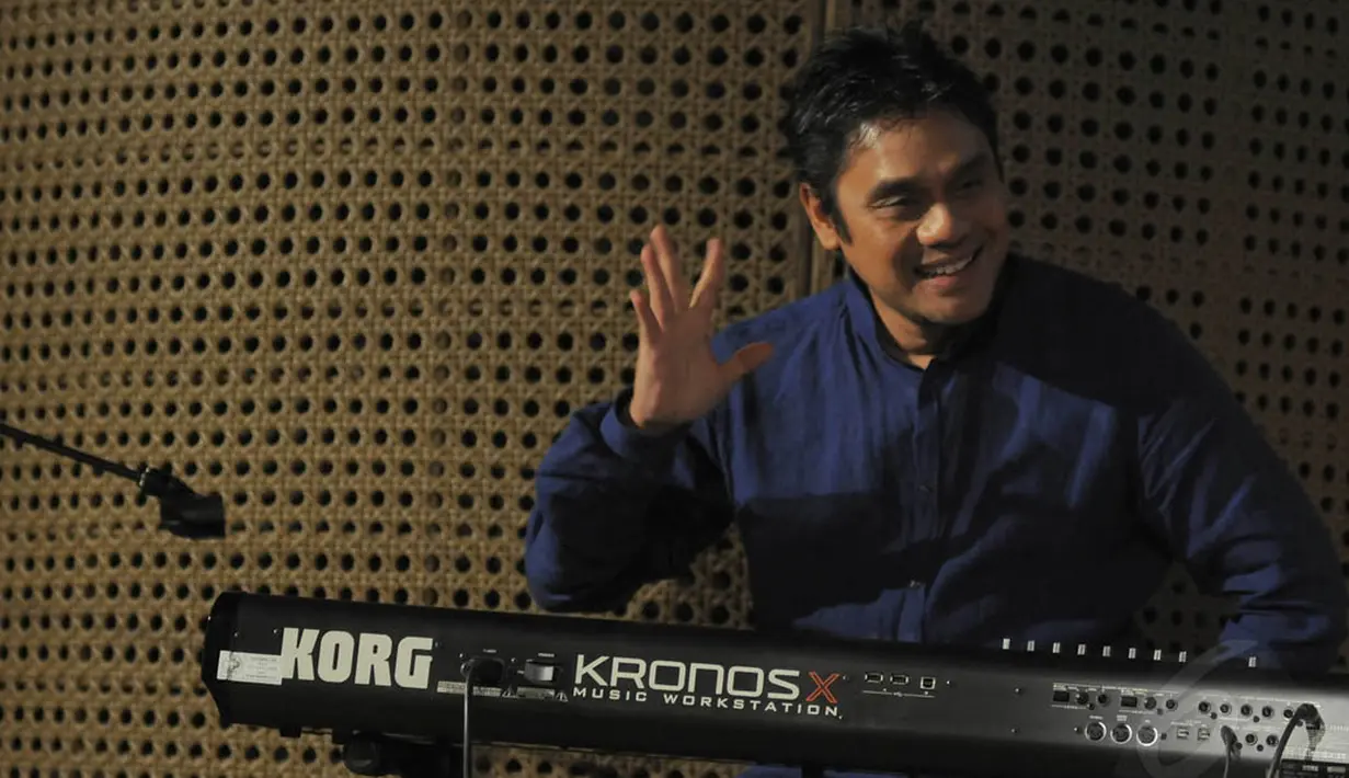Suami dari Ita Purnamasari itu akan melanjutkan karier bermusiknya jika tak terpilih masuk menjadi anggota DPR 2014-2019. (Liputan6.com/Herman Zakharia)