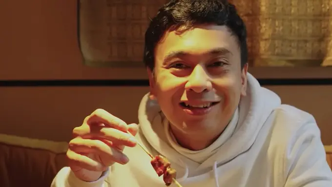 Raditya DIka di Toba London (YouTube/Raditya DIka)