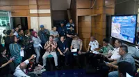 Perwakilan sopir angkutan konvensional, termasuk sopir angkot, meminta agar angkutan online berhenti beroperasi di seluruh Jawa Barat. (Liputan6.com/Huyogo Simbolon)