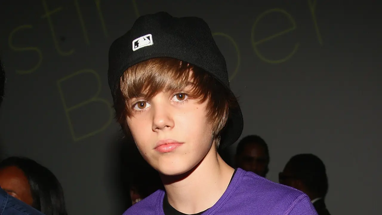 Justin Bieber tampil dengan gaya rambutnya yang dulu. (AFP/Bintang.com)