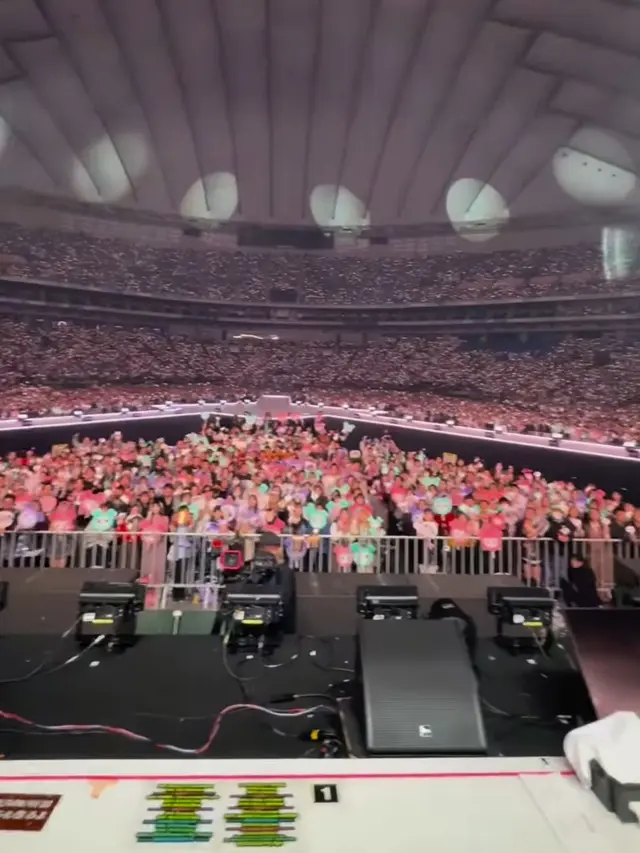 Jadi Rekor Baru Girl Group, MISAMO TWICE Sukses Gelar Konser di Tokyo Dome dalam Waktu Singkat  (credit: instagram.com/momo).