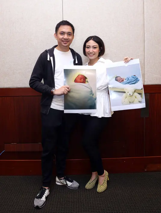 Setelah gagal menikah dengan Zumi Zola, Ayu Dewi pun menikah dengan seorang pengusaha bernama Regi Datau. (Nurwahyunan/Bintang.com)