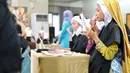 "Tujuan workshop ini dari Wardah cosmetic adalah saya ingin memberikan dedikasi bagi teman-teman Puteri Muslimah kalau make up alangkah baiknya disesuaikan dengan karakter wajahnya masing-masing," ujar Carolina. (Adrian Putra/Bintang.com)