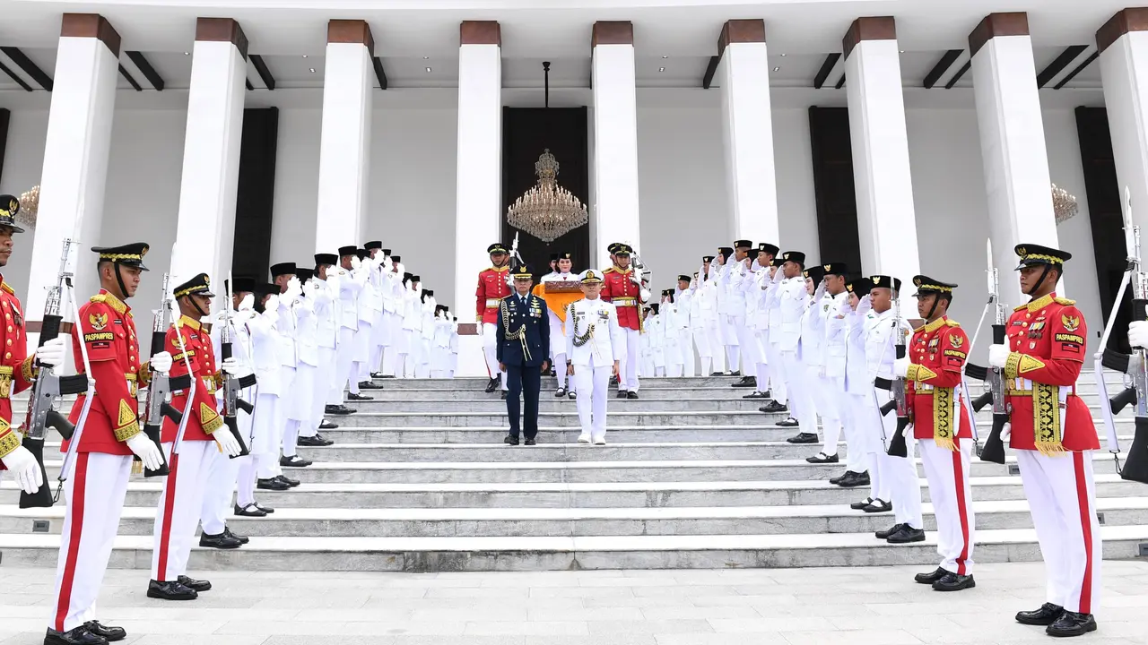 Duplikat bendera pusaka dan naskah tes proklamasi kembali disimpan di Monumen Nasional (Monas) Jakarta, Sabtu (30/8/2024), usai dipakai pada upacara peringatan HUT ke-79 RI di Ibu Kota Nusantara (IKN) Kalimantan Timur pada 17 Agustus.