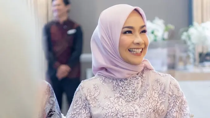 Alya Rohali saat Acara Tunangan Putri Sulungnya