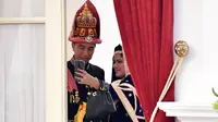 Presiden Jokowi dan Ibu Negara Iriana melakukan swafoto. (Biro Pers Setpres)