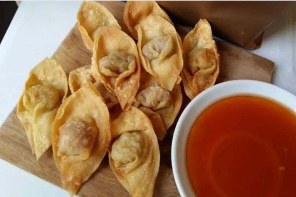 Pangsit goreng buatan Siomay Kembang Teteh