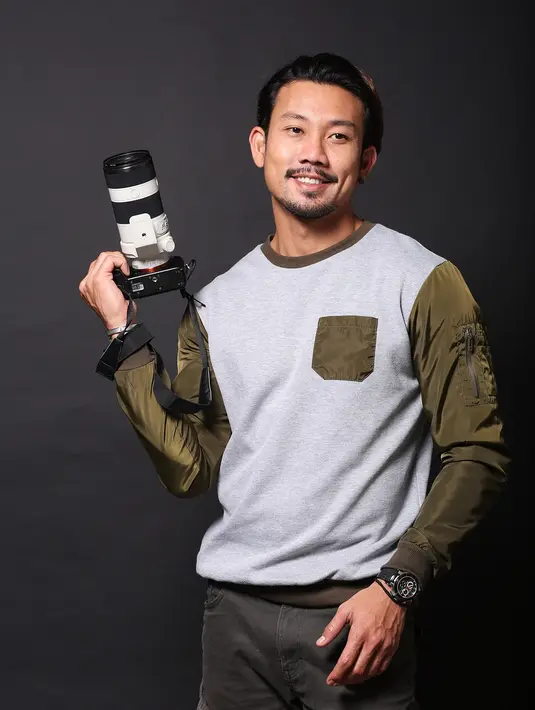 "Aku memang meng-compare (film Mata Batin dengan film horor sebelumnya), dan memang ini asik banget. Istilahnya kita biasa dihajar terus sama hantu yang ngagetin, tapi ini hantunya ada karena ada cerita ini," lanjutnya. (Bambang E Ros/Bintang.com)