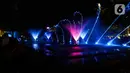 Ada pertunjukan warna, musik, dan proyeksi 3D yang fantastis di atas air. (Liputan6.com/Herman Zakharia)