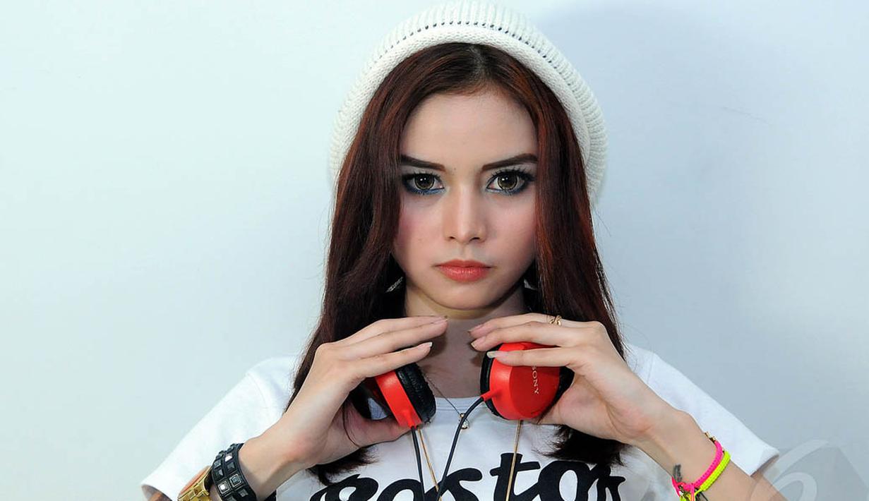 Wanita yang sudah memiliki anak ini tetap menjalani profesinya sebagai Disc Jockey (DJ), Jakarta, (23/7/14) (Liputan6.com/ Faisal R Syam)