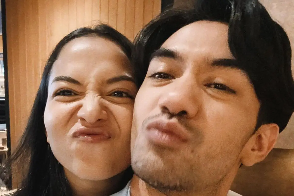 Reza Rahadian dan Putri Marino.