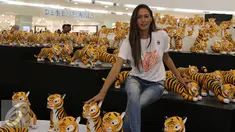 Nadine Chandrawinata saat menghadiri jumpa pers kampanye populasi harimau di Senayan City, Jakarta, Jumat (29/7). WWF-Indonesia #DoubleTigers menggugah kepedulian publik akan populasi dan konservasi harimau. (Liputan6.com/Herman Zakharia)