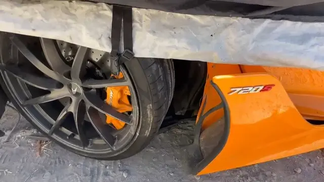 McLaren milik YouTuber Andra terbelah dua