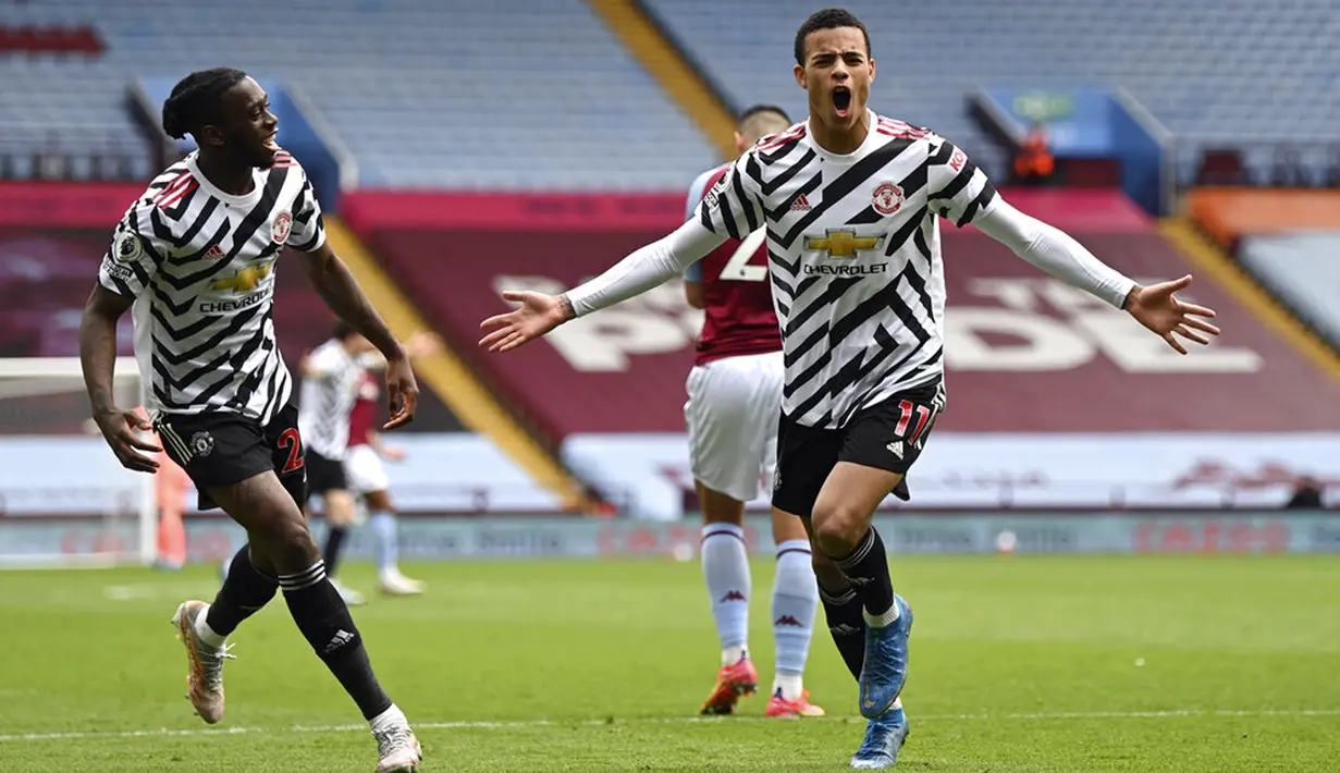 Pemain Manchester United Mason Greenwood (kanan) melakukan selebrasi usai mencetak gol ke gawang Aston Villa pada pertandingan Liga Inggris di Villa Park, Birmingham, Inggris, Minggu (9/5/2021). Manchester United menang 3-1. (Shaun Botterill/Pool via AP)