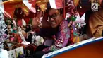 Bukan hanya keluarga besar kedua mempelai, tampak terlihat selebritas dan pejabat yang ikut dalam kirab Kahiyang-Bobby di Medan.