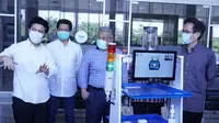 Institut Teknologi Sepuluh Nopember (ITS) berkolaborasi dengan Universitas Airlangga (Unair) meluncurkan Robot Medical Assistant ITS-Unair (RAISA).  (Foto: Liputan6.com/Dian Kurniawan)