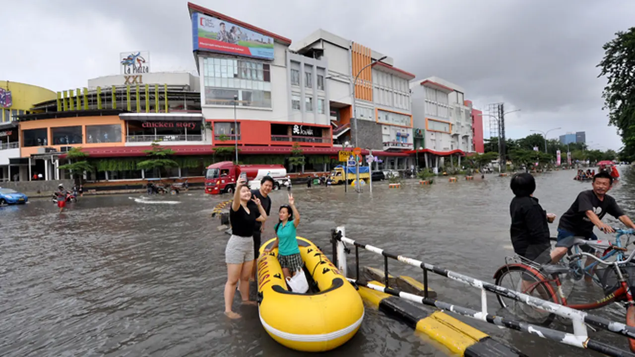 Parahnya Banjir di Kawasan Kelapa Gading
