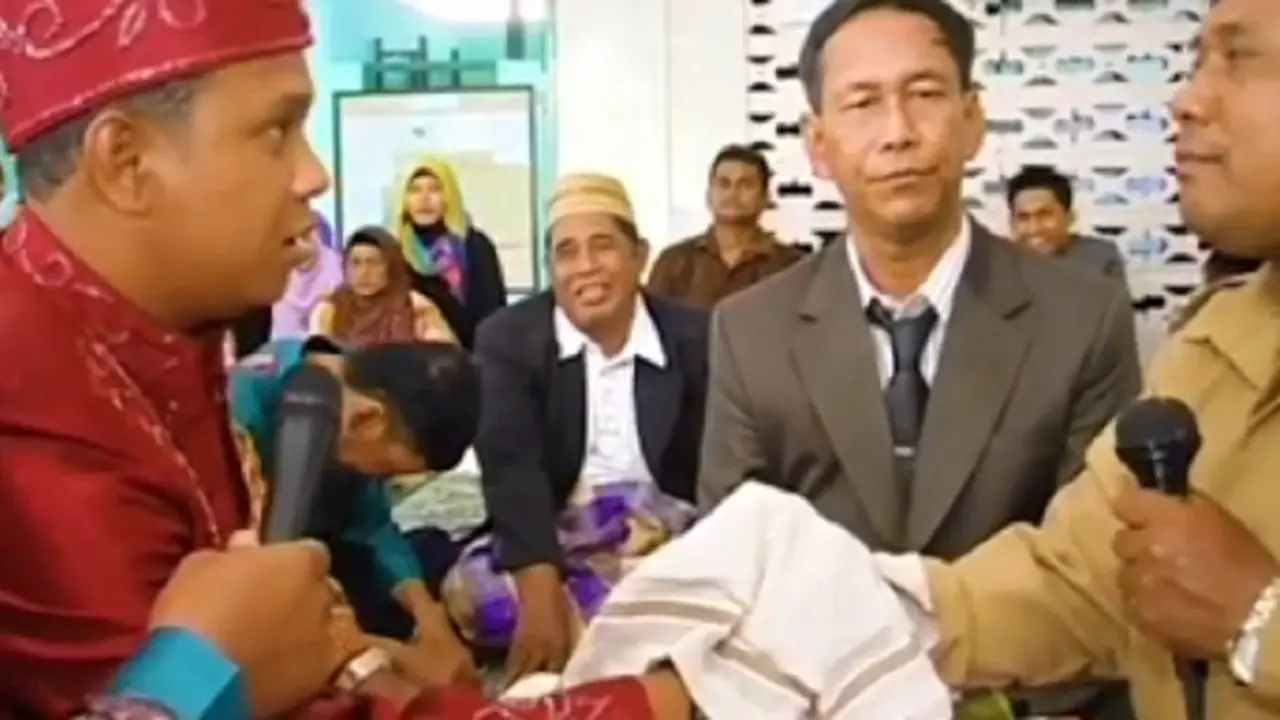 Kocak, Momen Pengantin Pria Ulangi Ucapan Wali Saat Ijab Kabul Ini Bikin Ngakak.