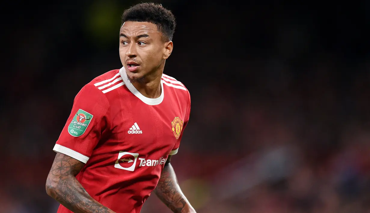 Jesse Lingard - Pemain jebolan akademi Manchester United ini juga merasa kecewa dengan janji manis sang pelatih Setan Merah. Ole Gunnar Solskjaer hanya memberi kesempatan Lingard menjadi starter saat pertandingan Carabao Cup musim ini. (AFP/Oli Scarff)