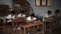 Sekolah Dasar Rancaputat kecamatan Majalengka, Jawa Barat kondisinya amat memprihatinkan.
