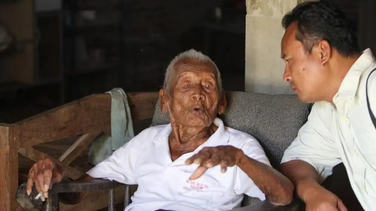 Top 3: Intip Kegiatan Mbah Gotho Bersama Cucu Kesayangan 