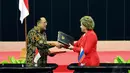 Ketua DPD, Irman Gusman dan Ketua Majelis Federasi Rusia di Gedung DPD RI, Senayan, Jakarta, Rabu (12/11/2014). (Liputan6.com/Andrian M Tunay)