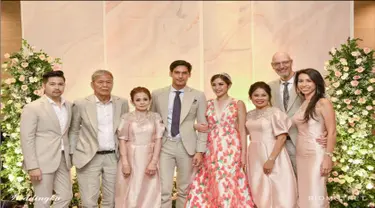 Pertunangan Richard Kyle dengan Jessica Iskandar yang dilangsungkan pada hari Sabtu (15/6) di Ritz Calton, Pacific Place, Jakarta Selatan. Jessica memilih konsep floral untuk tema pesta pertungannya dengan Richard.