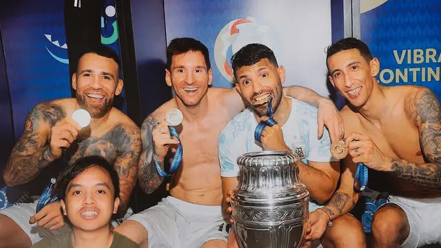Bak Rekan Setim, 9 Editan Foto Bareng Pesepak Bola Top Dunia Ini Kocak