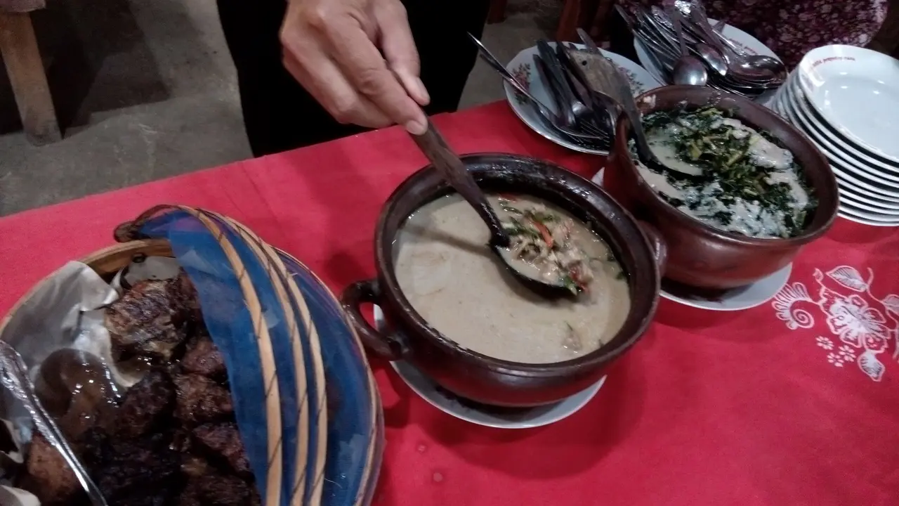 Nikmatnya Empal dan Nasi Merah Khas Gunung Kidul
