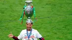 Cristiano Ronaldo kawinkan gelar Juara Piala Eropa 2016 dan Liga Champions 2016 setelah Portugal mengalahkan Prancis 1-0 pada laga final Piala Eropa 2016 di Stade de France, Saint-Denis, Senin (11/7/2016) dini hari WIB. (Reuters/Charles Platiau)