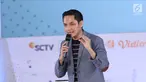 Creativepreneur sekaligus aktor Dude Harlino berbicara dalam Emtek Goes To Campus (EGTC) 2018 di Universitas Gadjah Mada (UGM), Yogyakarta, Rabu (17/10). Dude bercerita perjalanan hidupnya sebelum menjadi aktor. (Liputan6.com/Herman Zakharia)