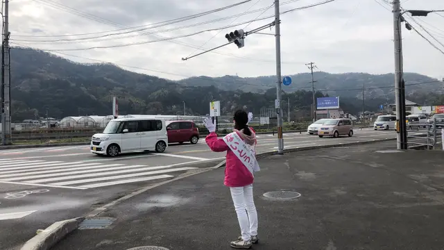 Sawako Naito sedang turun ke jalan.