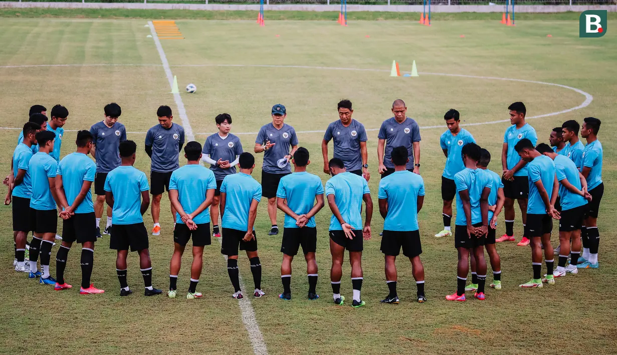 Timnas Indonesia tidak akan diperkuat para pemainnya yang berlaga di luar negeri. Asnawi Mangkualam dan kawan-kawan harus absen karena terganjal kebijakan klub masing-masing. (Bola.com/Maheswara Putra)