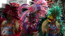 Sejumlah peserta parade mengenakan kostum unik saat memperingati Hari Pelanggan Nasional (Harpelnas) 2016 di Kawasan Bundaran HI, Jakarta, Minggu (4/9). Kegiatan tersebut sebagai bentuk kepedulian bersama kepada pelanggan. (Liputan6.com/Johan Tallo)