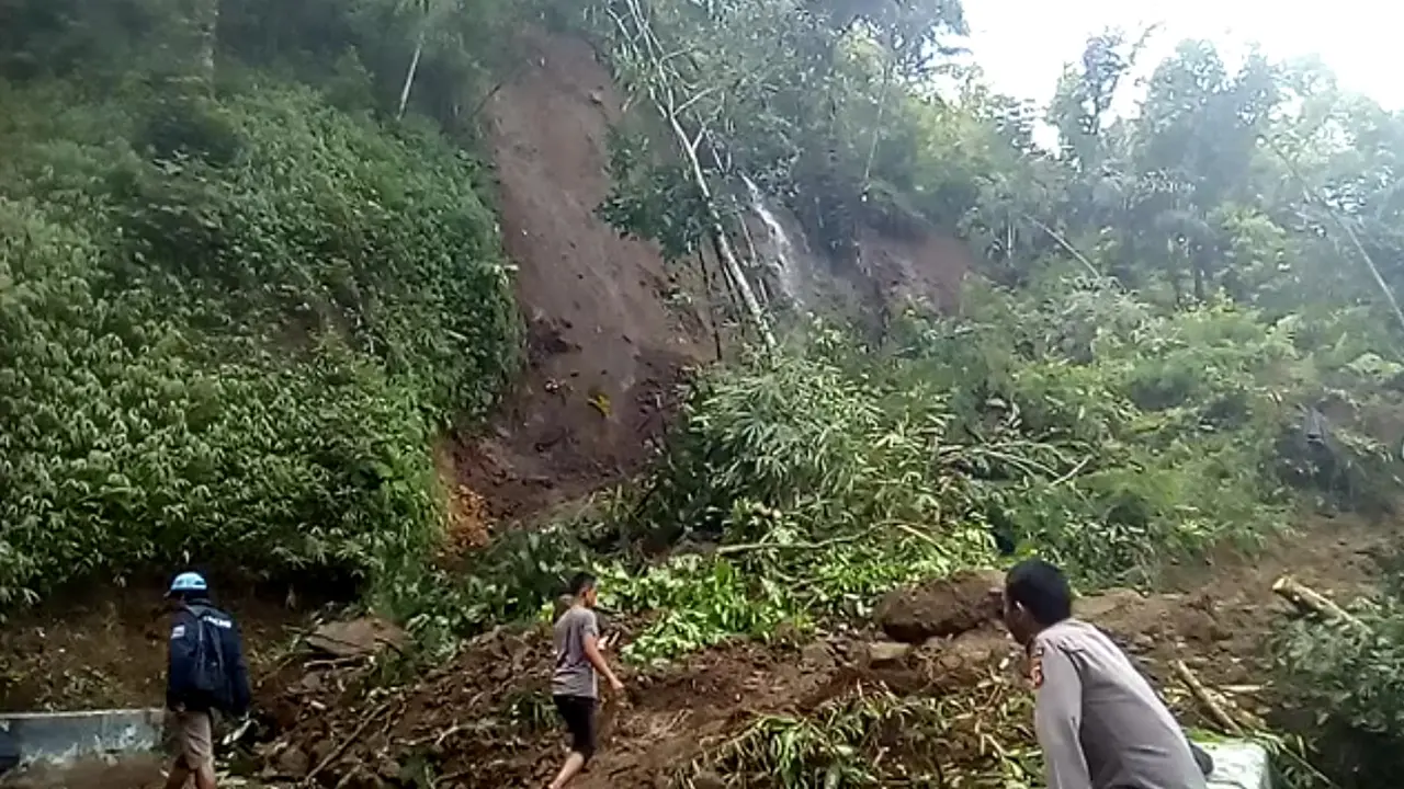 Longsor di Cianjur Selatan (Liputan6.com/Achmad Sudarno)