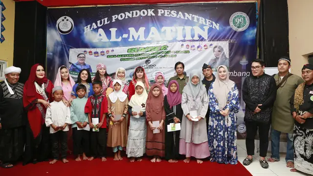 [Fimela] Elma Theana bersama Pafindo bukber bareng anak yatim piatu dan lansia