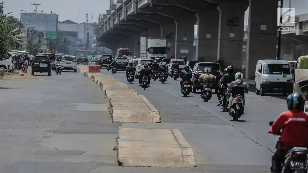 Trotoar di Tengah Jalan Kalimalang